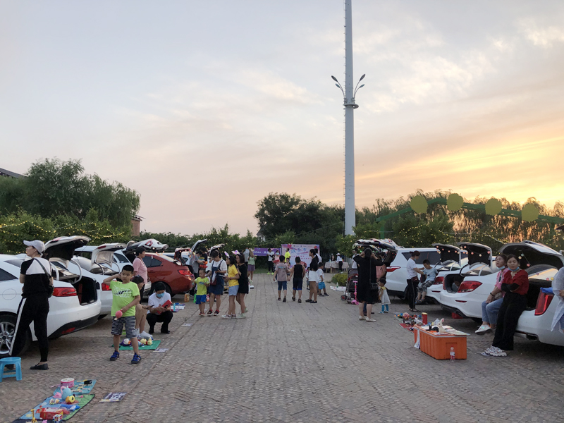 夏令營挑戰(zhàn)地?cái)偨?jīng)濟(jì)，覽眾房車不一樣的活動(dòng)