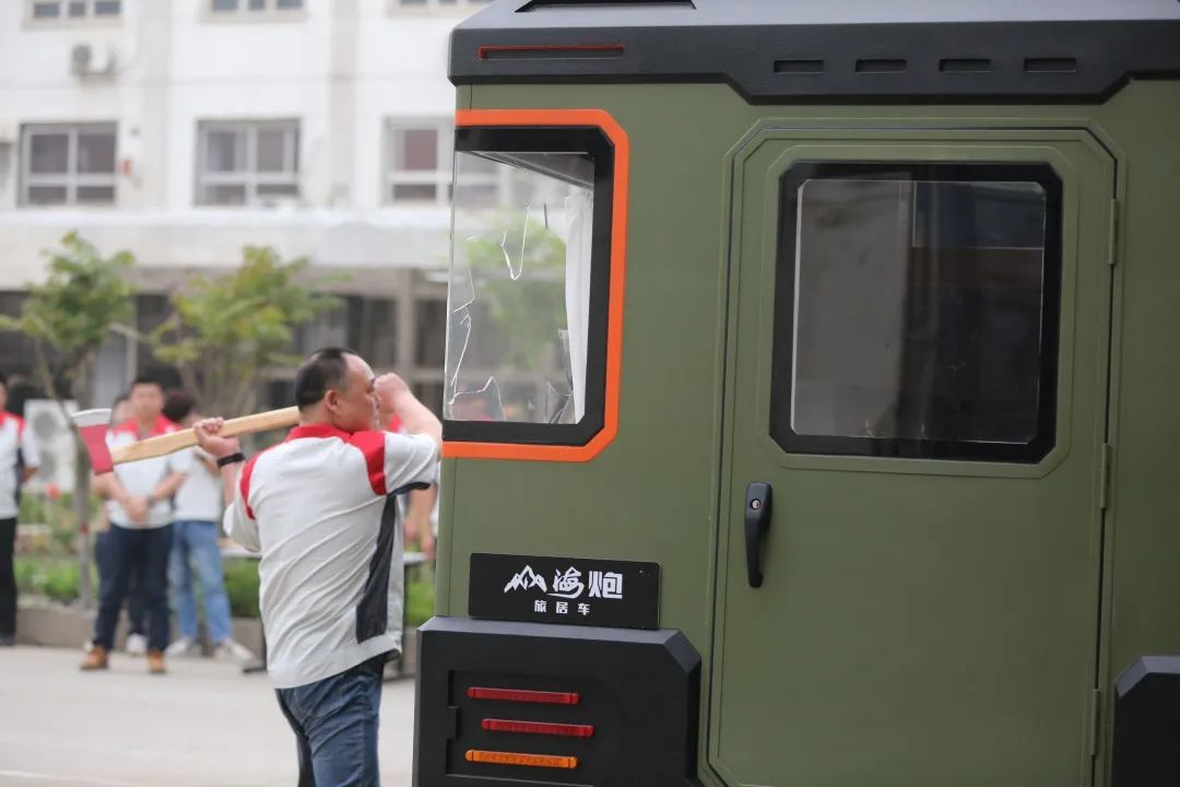 砸掉山海炮旅居車，覽眾房車究竟在搞什么？